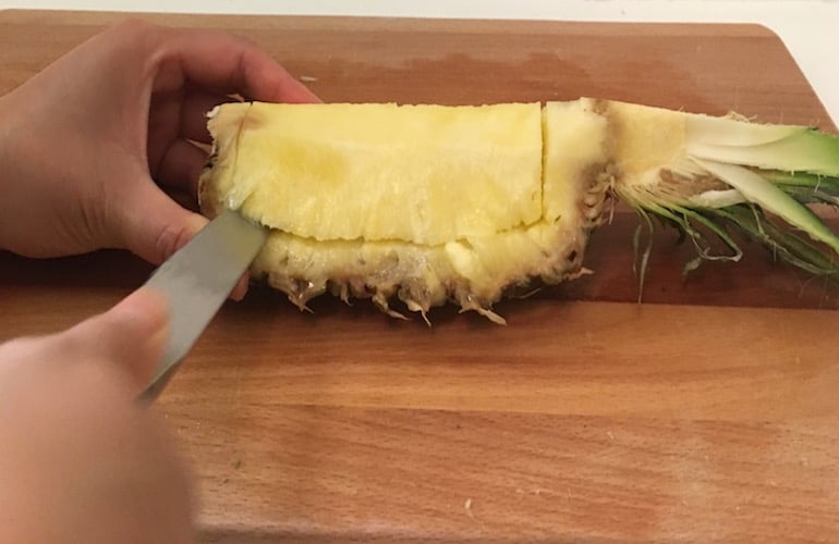 ᐅ Ananas schneiden: Tricks, wie Du die exotische Frucht zerlegst!