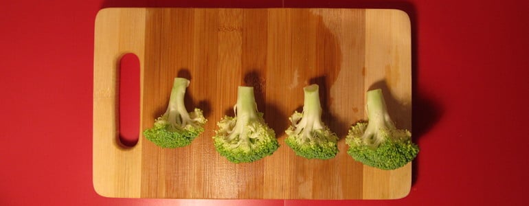 Brokkoli gleichmaessig schneiden