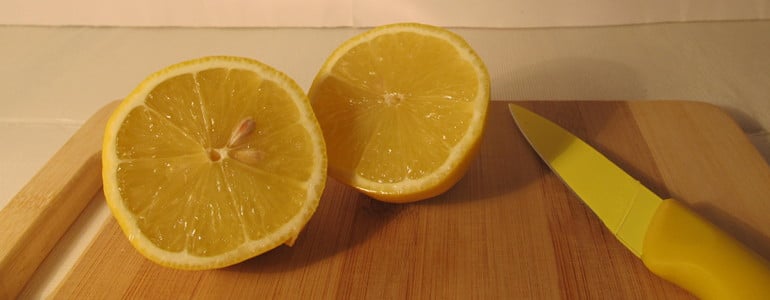 Ceranfeld mit Zitronen reinigen