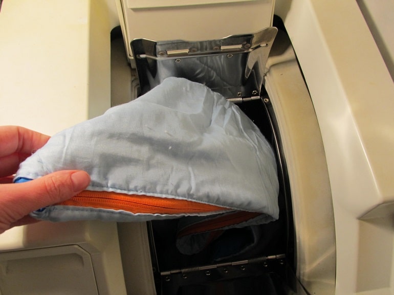 Daunenschlafsack in der Waschmaschine reinigen